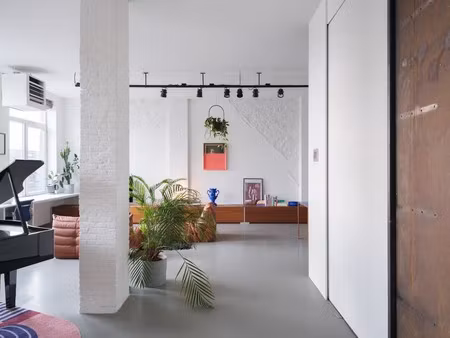 architecturale en lichtrijke loft op een boogscheut van centrum gent.