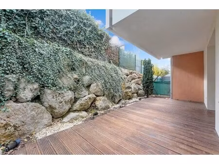 appartement t3 de 65m2 avec terrasse intimiste et deux places de parking