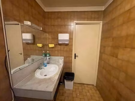 local 180 m2 open space