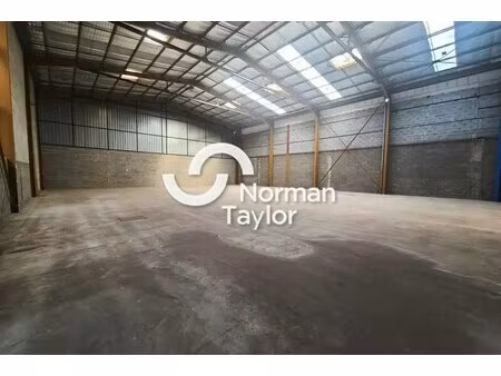 location local d'activités 4 000 m²