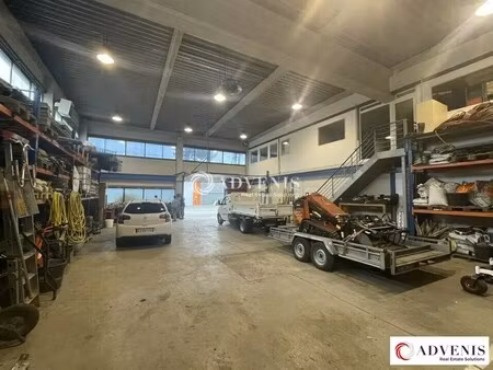 location local d'activités 493 m²