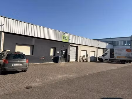 location local d'activités 296 m²