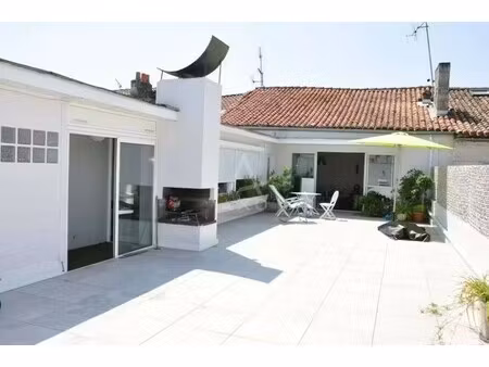 maison de luxe à vendre à angoulême : 776 000 €