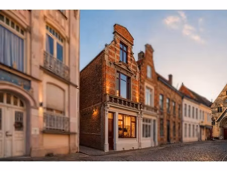 subliem gerenoveerde stadswoning in een uitzonderlijk historisch kader rond de onze-lieve-