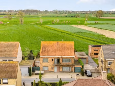ruime woning met 4 slaapkamers  loods en tuin met prachtig uitzicht.