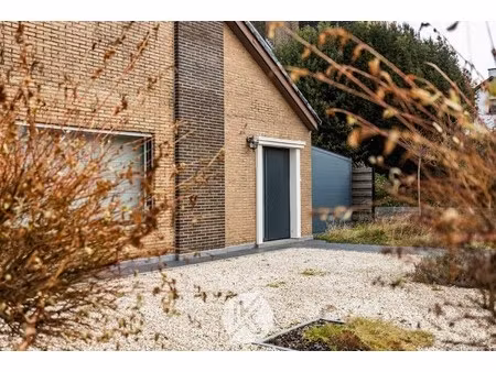 ruime woning met uitzicht op omliggend landschap