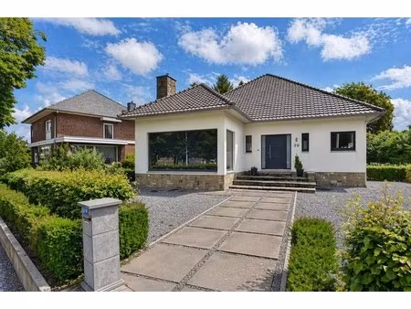 instapklare woning op een ruim perceel van circa 8a8ca met tuin en garage op een gunstige 