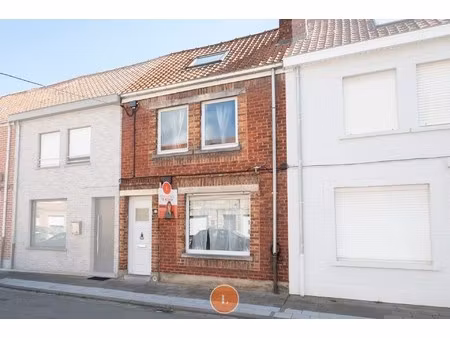 instapklare woning met 2 slaapkamers  gezellige tuin in menen.