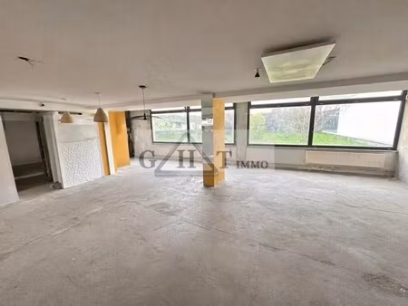 location commerce 165 m²