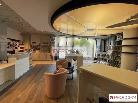vente commerce 181 m²