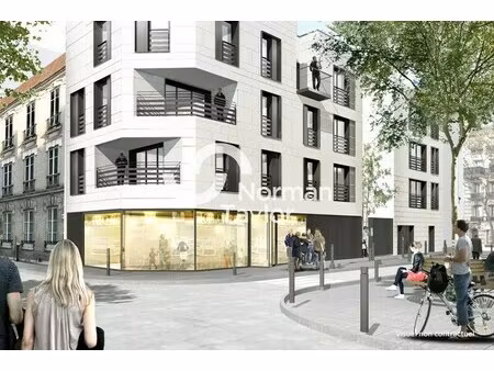 location commerce 77 m² à 395 m²