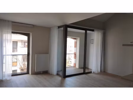 t2 en duplex avec loggia et parking