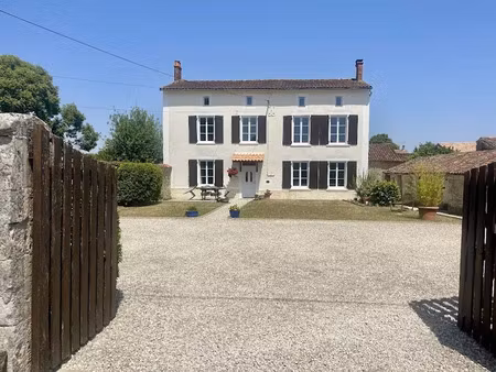 vente maison 4 pièces 136 m² à loubillé (79110)  199 900 €