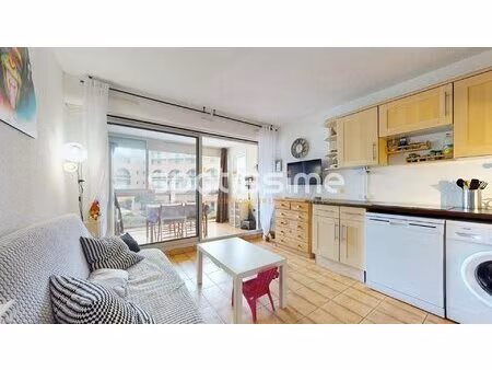 cap d'agde  richelieu - t2 entre plage et port  loggia ensoleillée  résidence avec...