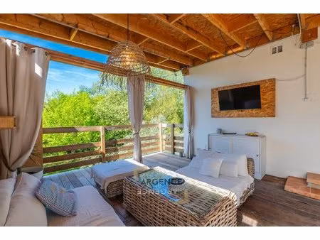 villa 4 chambres avec vue imprenable sur la nature.