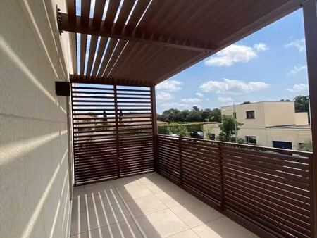 castries - villa récente contemporaine avec terrasses  jardins et parkings