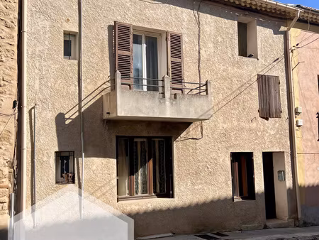 maison de village avec cour et deux places de parking