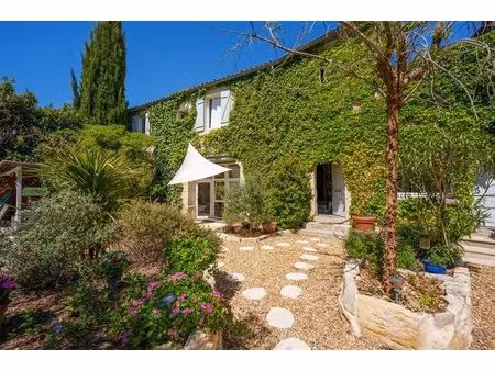 propriété de caractère aux portes de la campagne