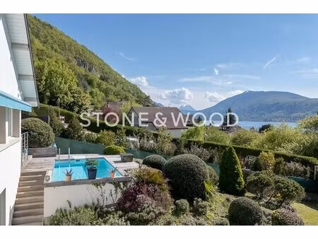 magnifique villa avec vue dégagée sur le lac dans le quartier prisé du petit port