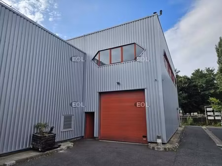 location entrepôt 810 m²
