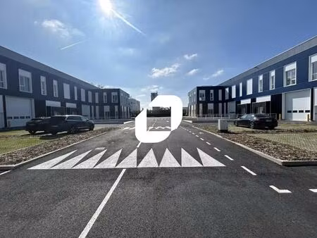 location local d'activités 823 m² à 8 868 m²