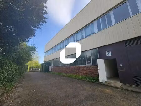 location local d'activités 1 400 m²