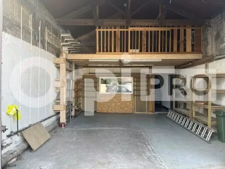 location local d'activités 123 m²