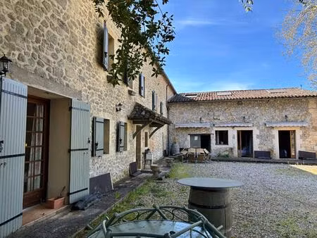 moulin xiiième siècle restauré en bord de cascade - exclusivité