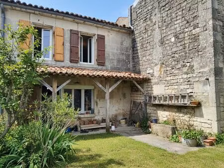 maison à 15 minutes de cognac et 5 minutes de jarnac 6 pièce(s) 106 m2
