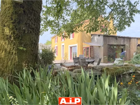 vente maison 8 pièces 214 m² à breuil-barret (85120)  250 800 €