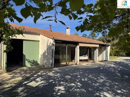 proche lezan avec toutes ses commodite  maison dans un environement tres serein avec sa...