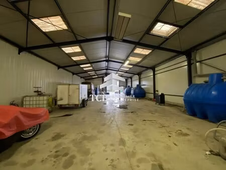 location local d'activités 330 m²