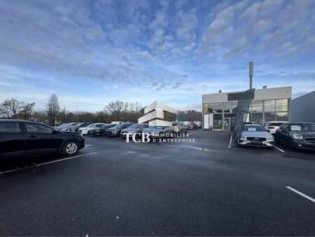 location local d'activités 198 m²