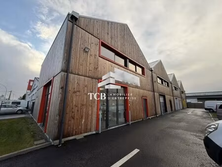 location local d'activités 361 m²