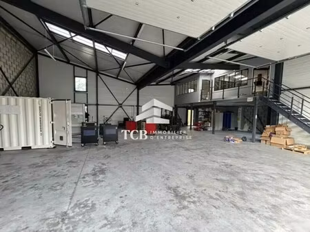 location local d'activités 294 m²