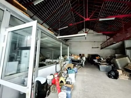 location local d'activités 232 m²