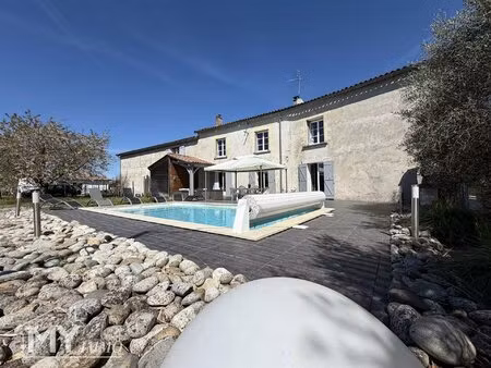 saint antoine de breuilh : propriété de 313m² sur terrain de 6400m²