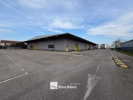 location local d’activités vaulx en velin 69120 2372m²