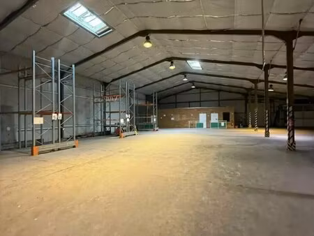 location local d'activités 680 m²