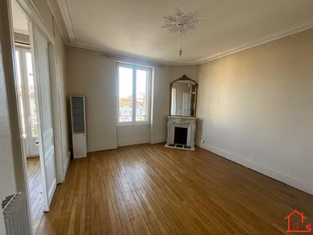location appartement 4 pièces 80m² nancy 54000
