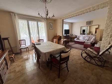 terrenoire appartement f5 avec balcon et parking