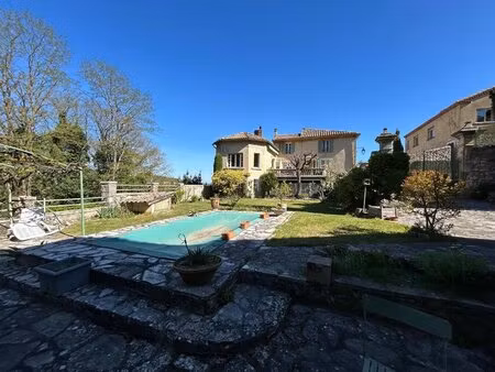 propriété de caractère au pied du castellas – 320 m² habitables sur 3 145 m² de terrain