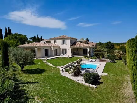 villa contemporaine avec piscine aux portes d'uzès