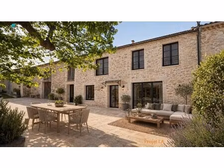 à acheter sur alleins: mas à rénover de 215m2 + hangar