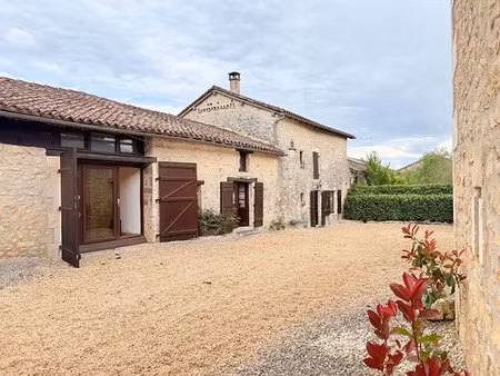 vente maison 6 pièces 250 m² à grassac (16380)  268 750 €