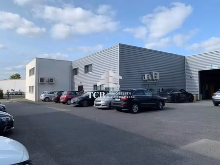 vente local d'activités 1 556 m²