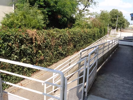 plateau commercial  professionnel  associatif a louer