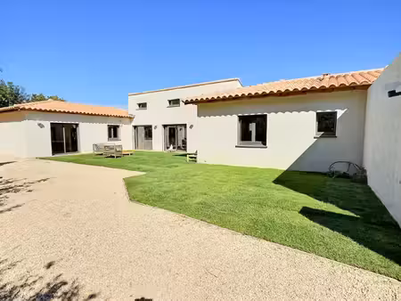 vente maison 5 pièces  160.00m²  oms