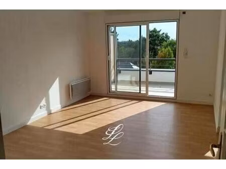 location - appartement 3 pièces 69 m2 saint herblain