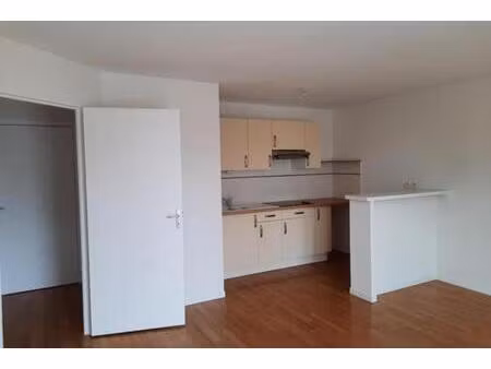location - appartement 2 pièces 44 m2 vannes